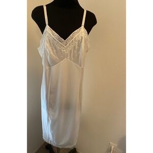 Vintage Sears The Doesnt Slip White Nylon Full Slip Lace Trim Floral Embroidered